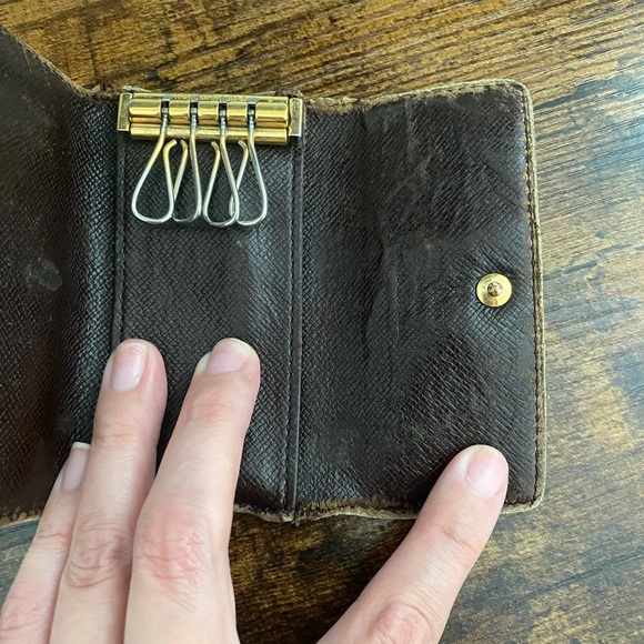 LV Damier Ebene Key Holder - Picture 8 of 10